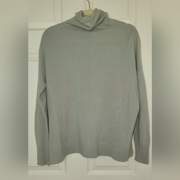 Club Monaco 100% Cashmere Sweater - Picture 2 of 5